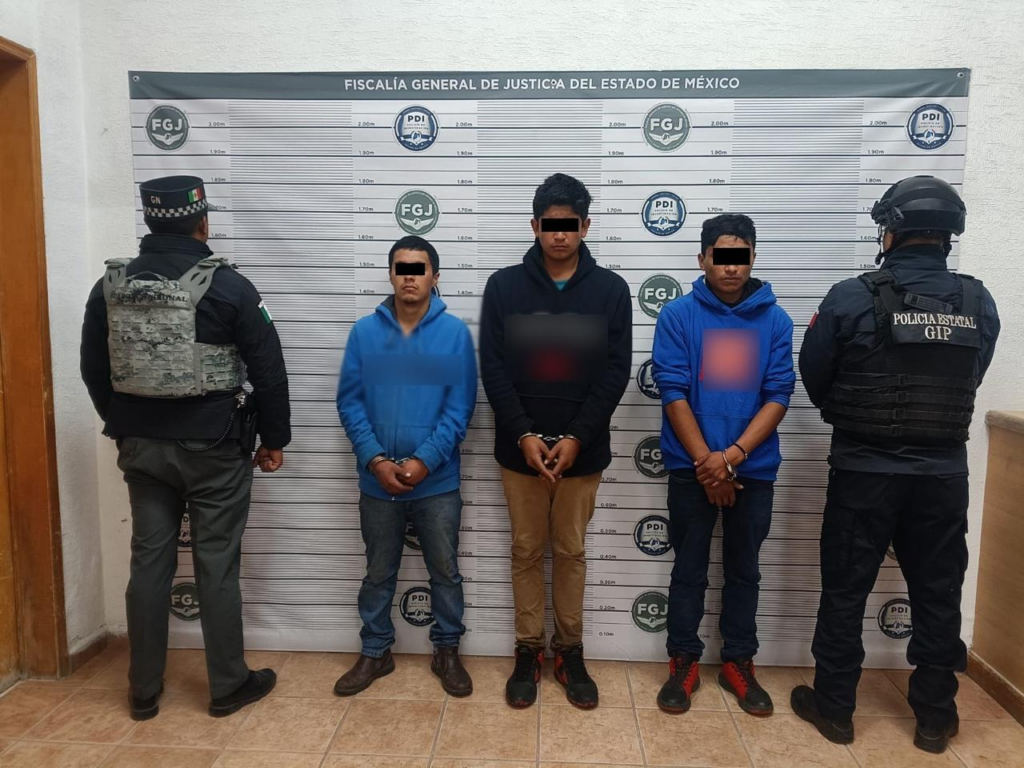 Detienen a presuntos responsables de robos en casetas de cobro en la autopista Toluca-Zitácuaro