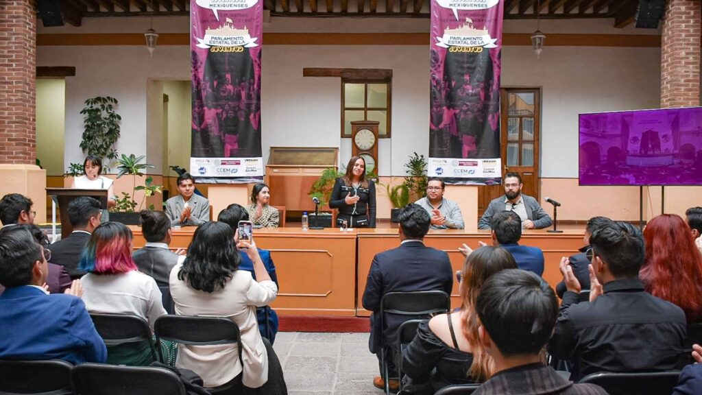 Participan 75 mexiquenses en el Parlamento Estatal de la Juventud