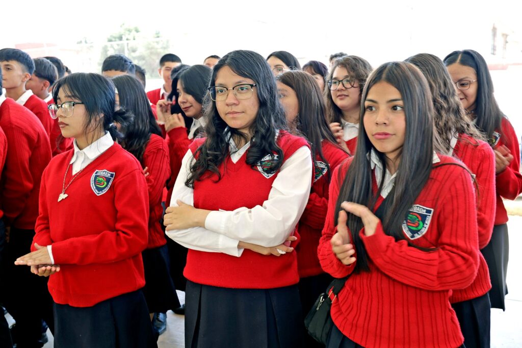 Más de 180 mil jóvenes se registran para estudiar el bachillerato en el Estado de México