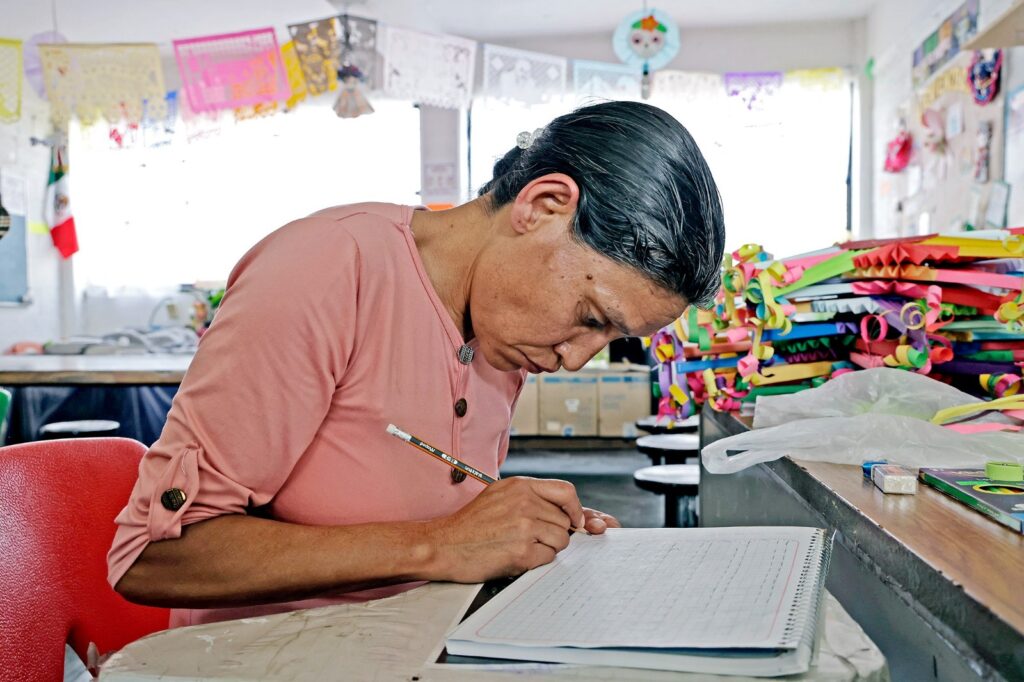 Implementa Educación plataforma digital gratuita para concluir estudios de primaria y secundaria