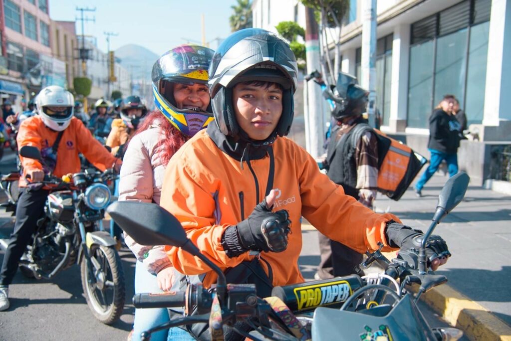 Promueve Semov seguridad vial con capacitación a motociclistas de plataformas digitales