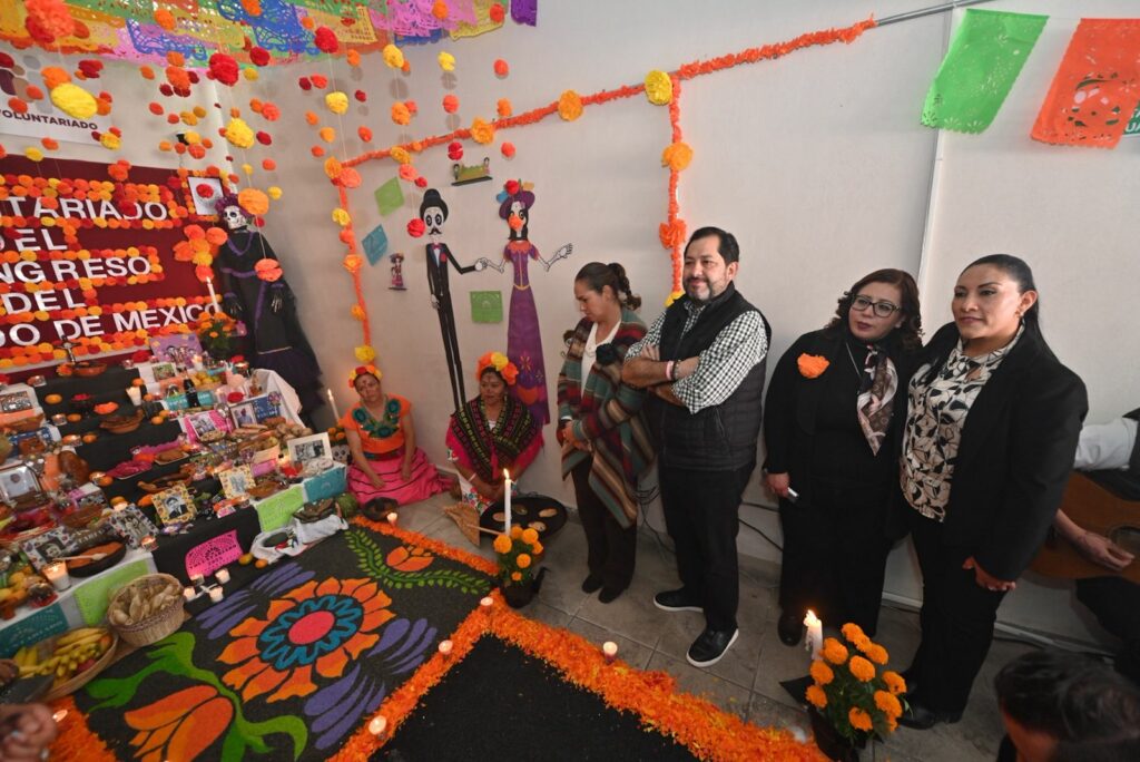 Concurso de ofrendas del Congreso mexiquense celebra tradiciones