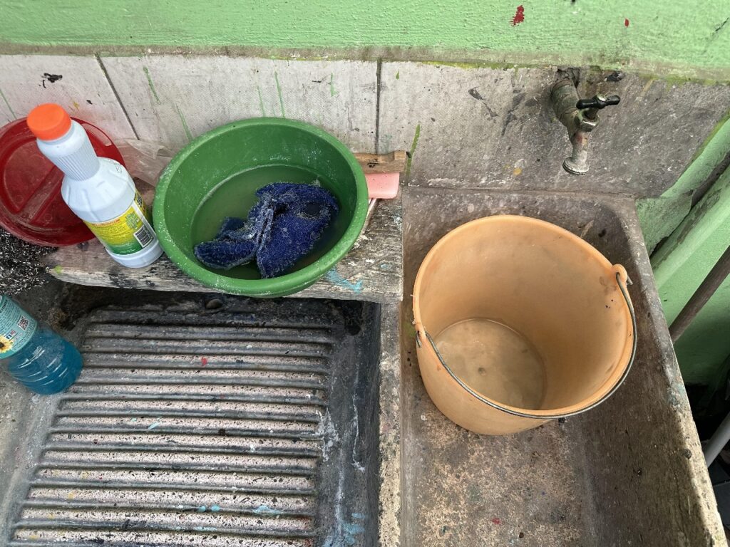 Vecinos de Chimalhuacán enfrentan calor extremo y desabasto de agua potable