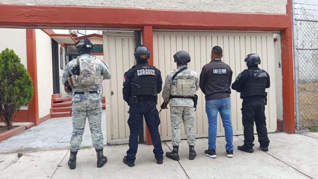 Reciben a policías a balazos; tras refriega capturan a cinco sujetos y un menor en Tlalnepantla