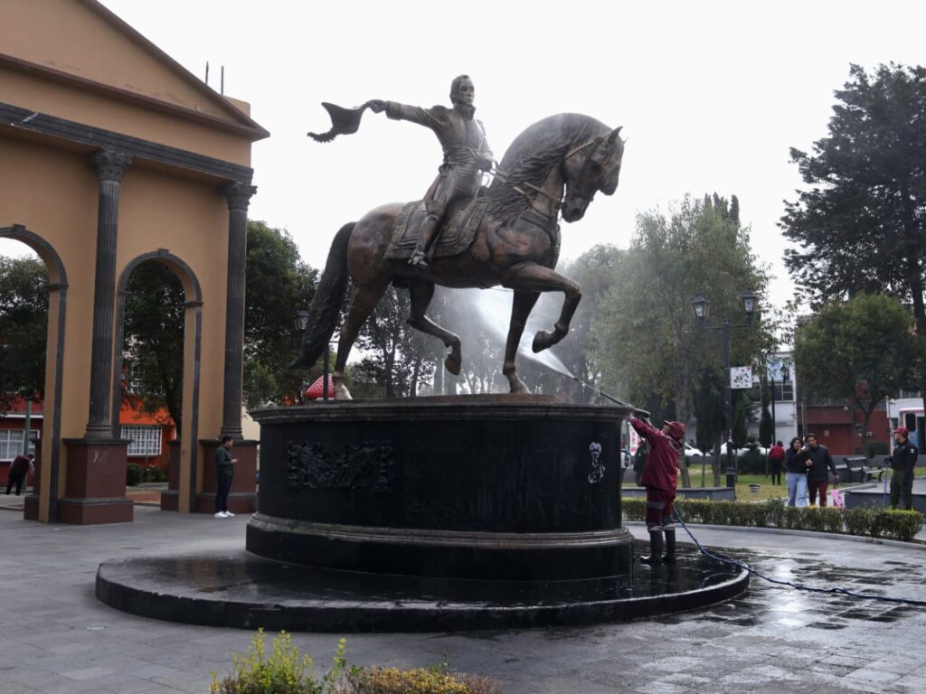 Ayuntamiento de Toluca deja guapo el Parque Simón Bolívar