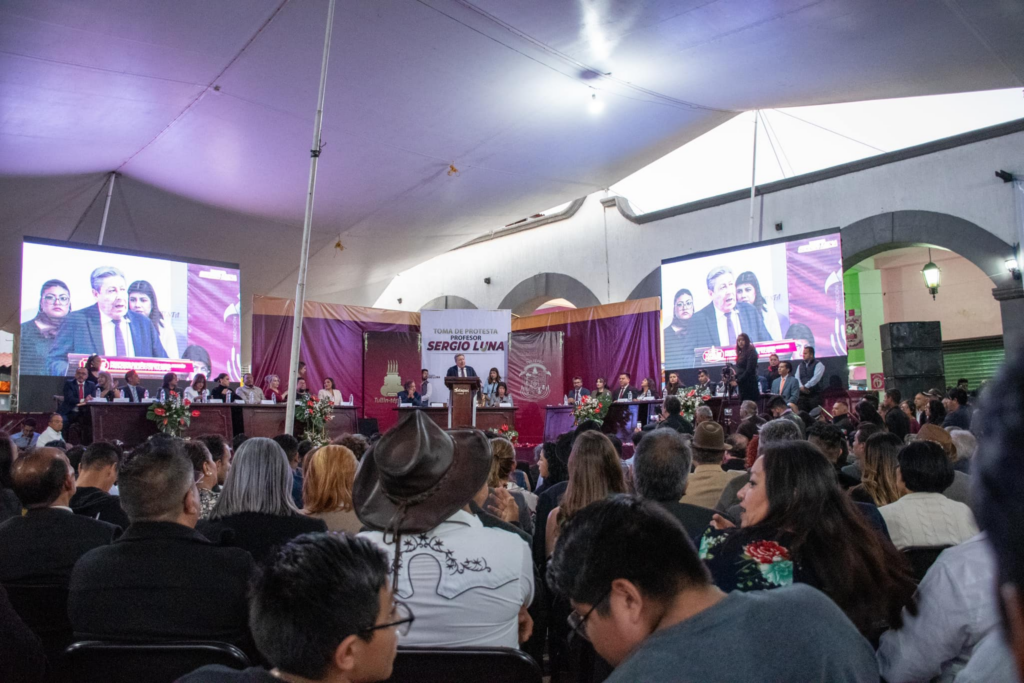 Iniciará cuarto período Sergio Luna Cortés, quién toma protesta para la alcaldía de Tultepec