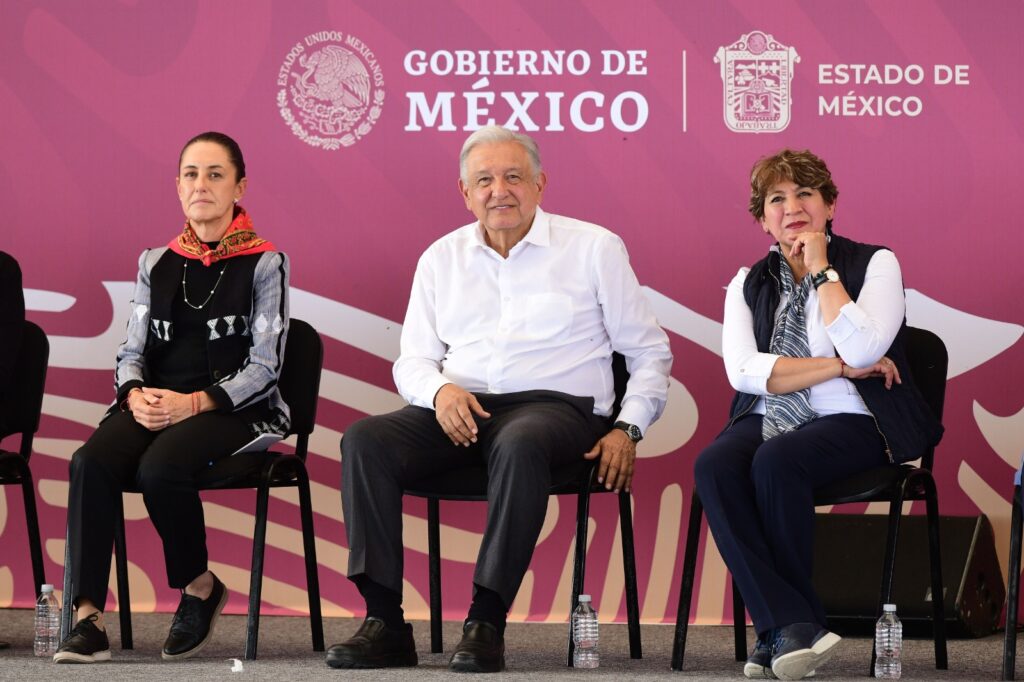 Gobernadora Delfina Gómez hace reconocimiento a AMLO en Texcoco, ante presidenta electa Claudia Sheinbaum
