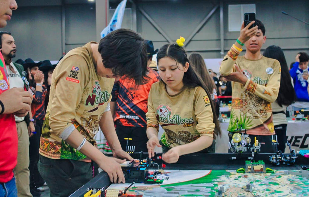 Estudiantes mexiquenses, campeones nacionales en robótica