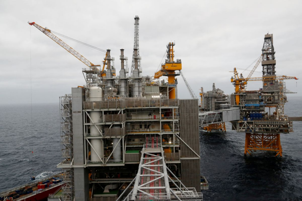 Sheinbaum confirma envíos de petróleo de México a Cuba como parte de apoyo histórico