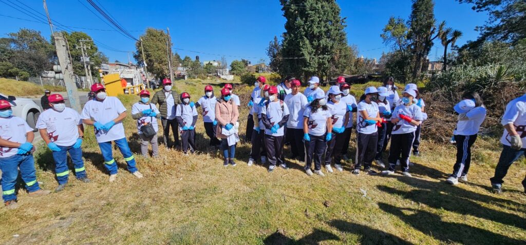 Retiran “Voluntarios CAEM” dos toneladas de basura y más de 50 llantas en Metepec