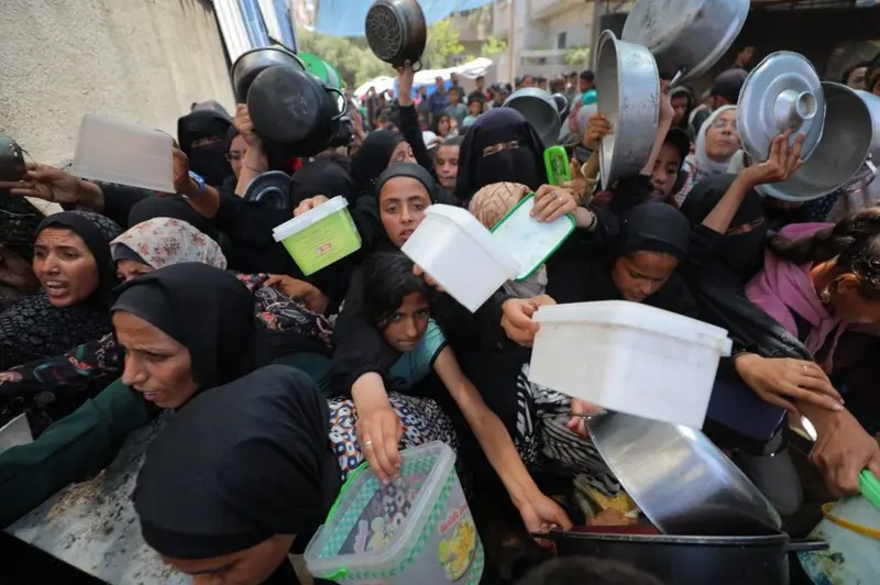 Multitudes abarrotan centro de ayuda humanitaria en Gaza, dice la ONU