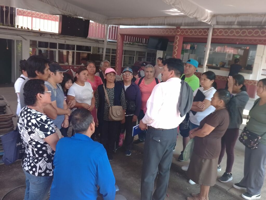 Sin agua en colonias altas de Chimalhuacán; vecinos protestan frente a ODAPAS