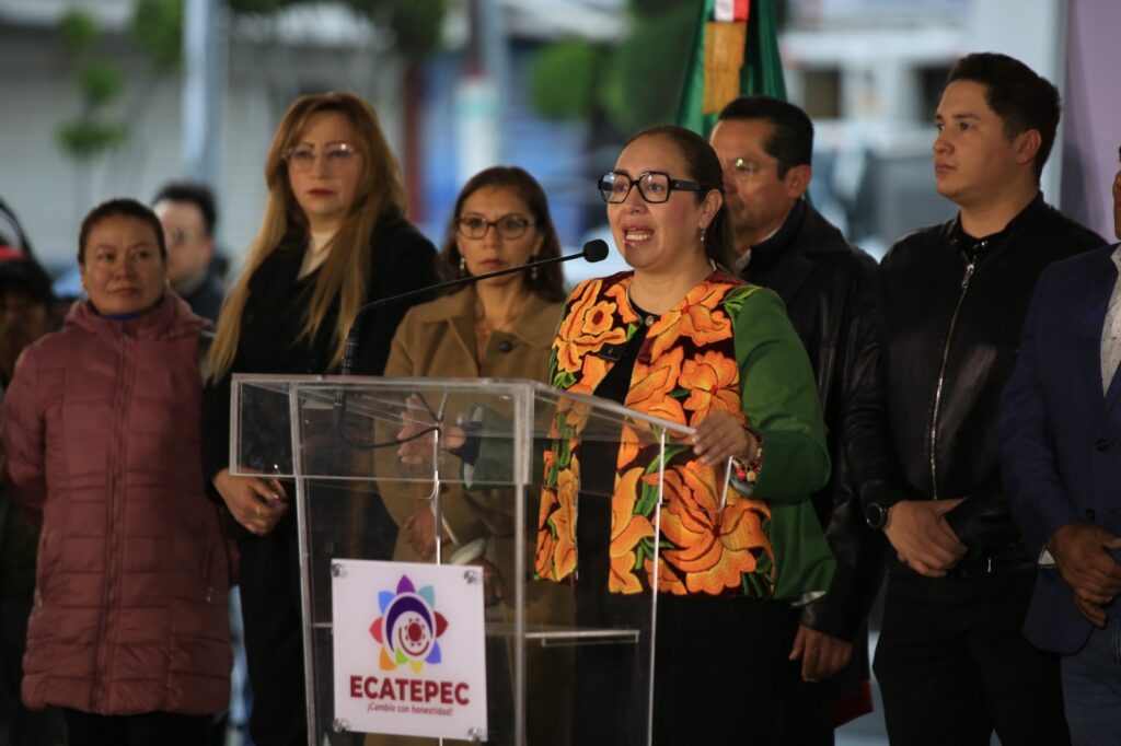 Presenta Azucena Cisneros Decálogo de Ética para Servidores Públicos de Ecatepec