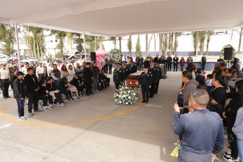 Gobierno de Tecámac rinde jomenaje a policía Cñcaído en cumplimiento de su deber