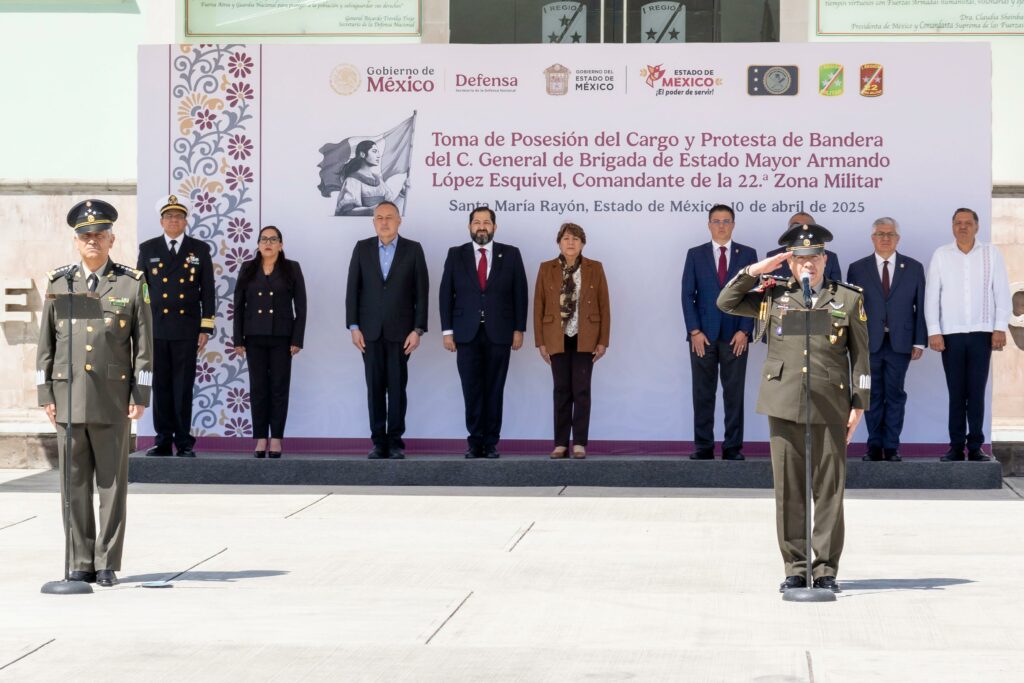 Asiste Francisco Vázquez a la toma de posesión de Armando López