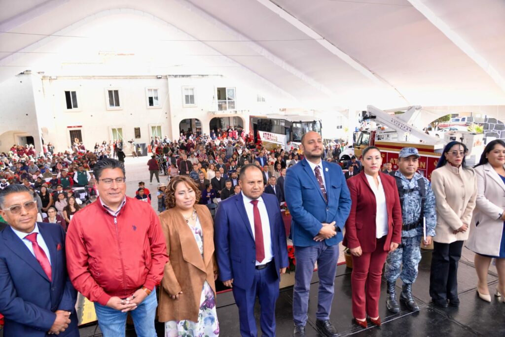 Acude Martha Camacho al Informe de alcalde de Atizapán Santa Cruz