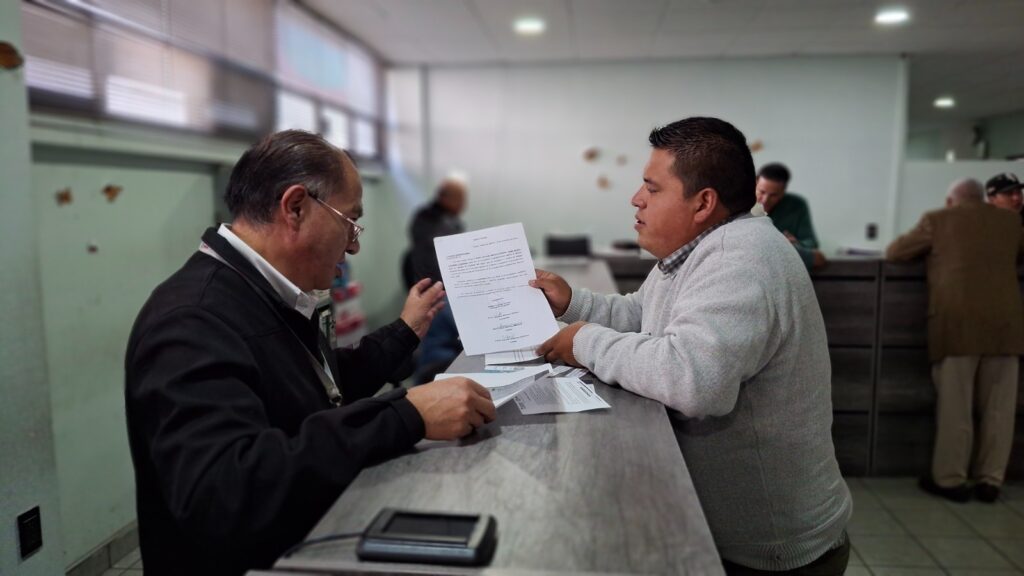 Alcalde Ricardo Moreno llama a aprovechar descuentos en agua potable