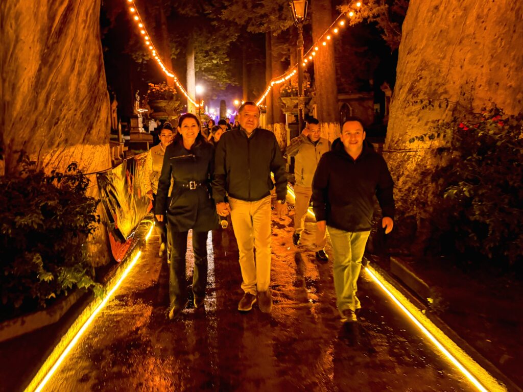 Feria y Festival del Alfeñique: Arrancan recorridos nocturnos en el Panteón La Soledad