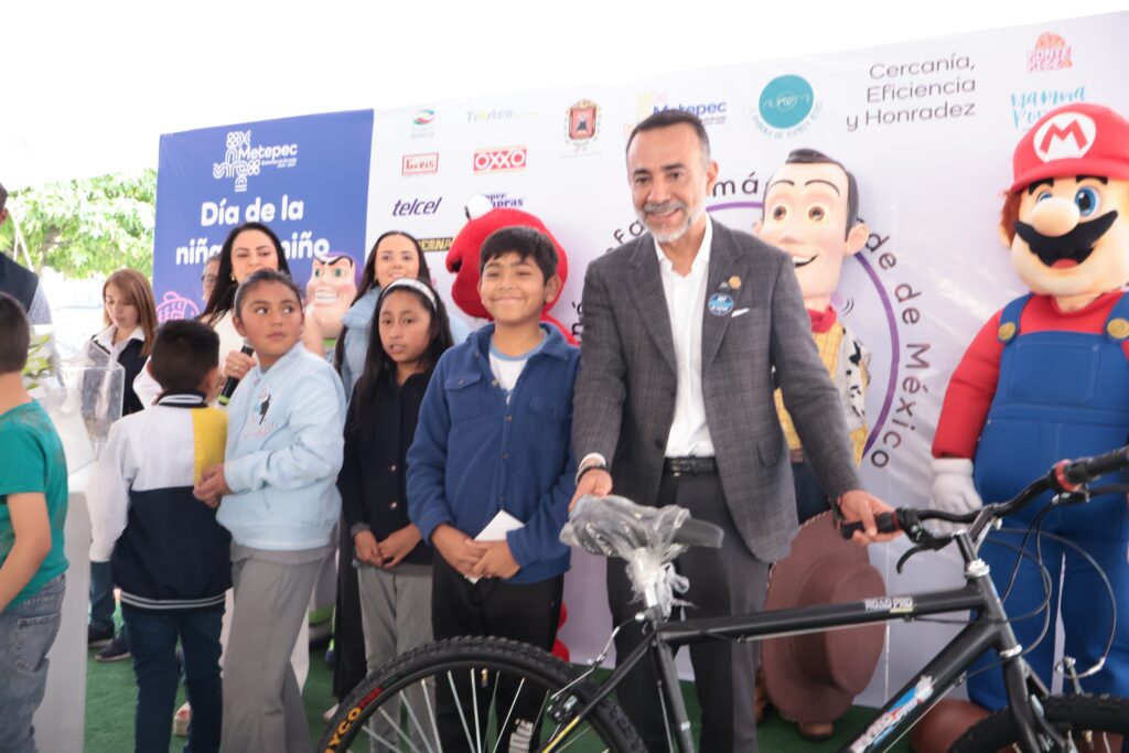 Celebra Metepec a sus niñas y niños con mega kermés