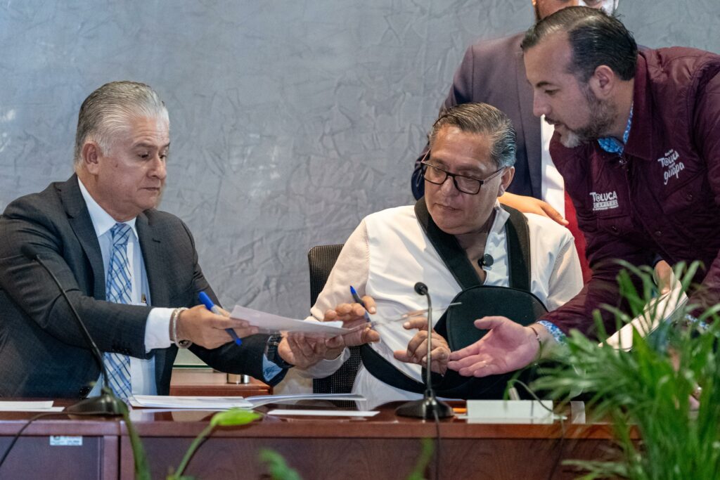 Consolida Ricardo Moreno justicia laboral con firma de convenio salarial 2025