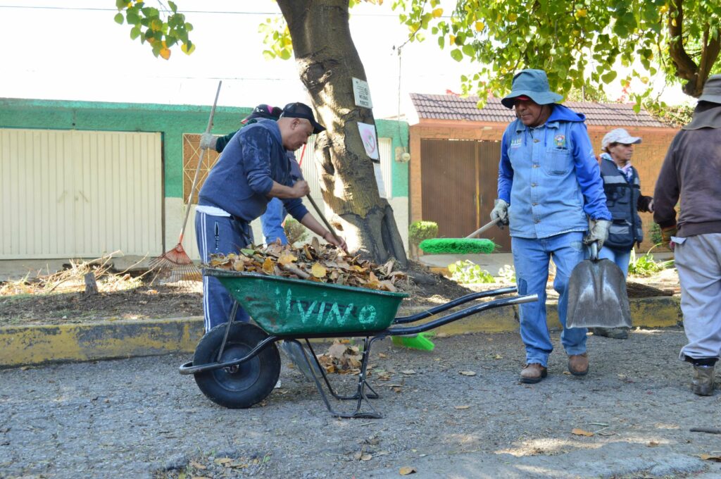 Se unen gobierno y ciudadanos de Ecatepec para rehabilitar áreas verdes de Jardín de Niños