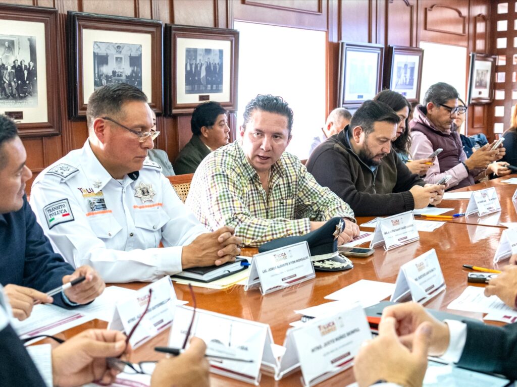 Urge alcalde a toluqueños a no tirar basura en las calles para evitar taponar coladeras