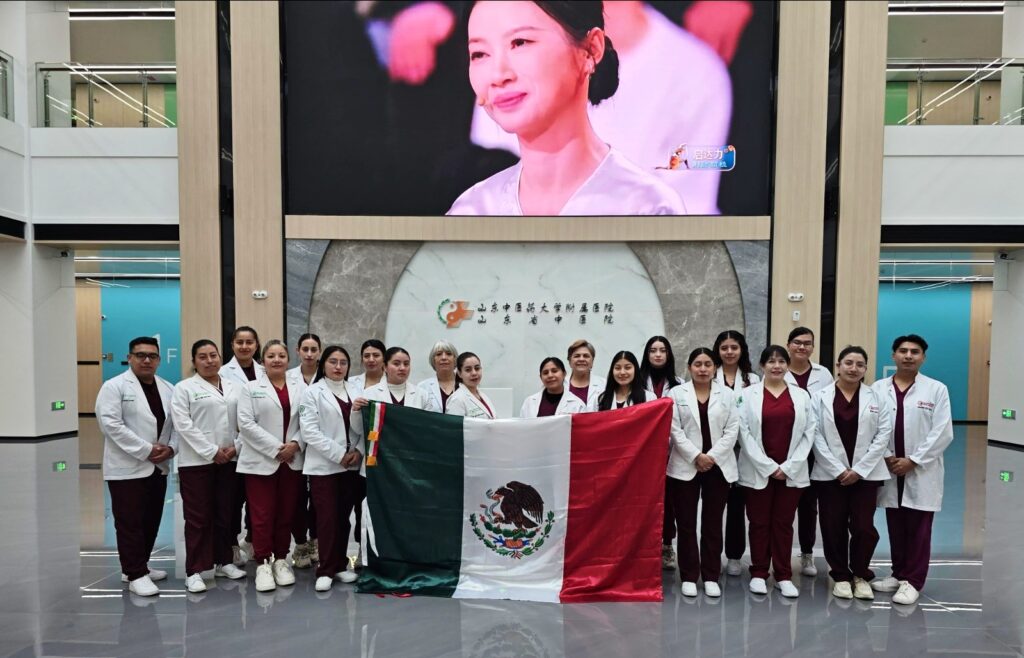 Este año 400 estudiantes de 77 municipios del Edoméx recibirán beca^ para estudiar en el extranjero
