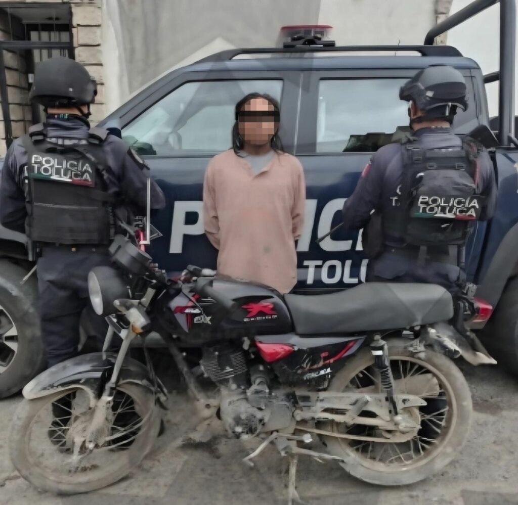 Policía de Toluca recupera vehículos robados y detiene a varios implicados