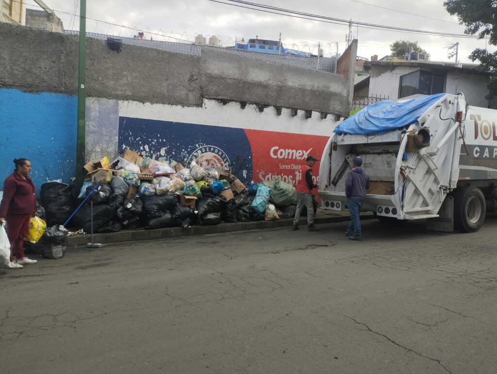 Retira Servicios Públicos de Toluca tiradero clandestino