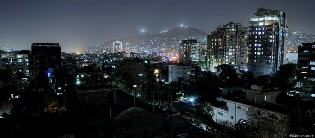 Pakistán bombardea Kabul y declara «guerra abierta»