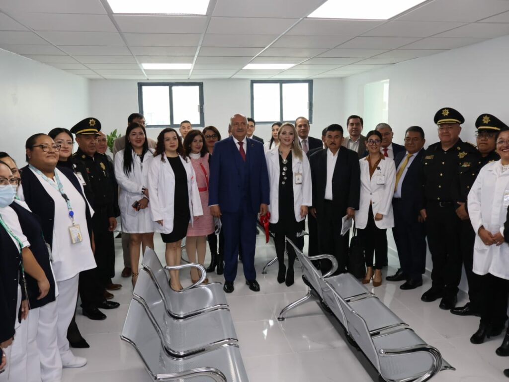 Entregan remodelación del hospital de los CUSAEM; resalta Carlos Javier Álvarez transparencia en el manejo de recursos