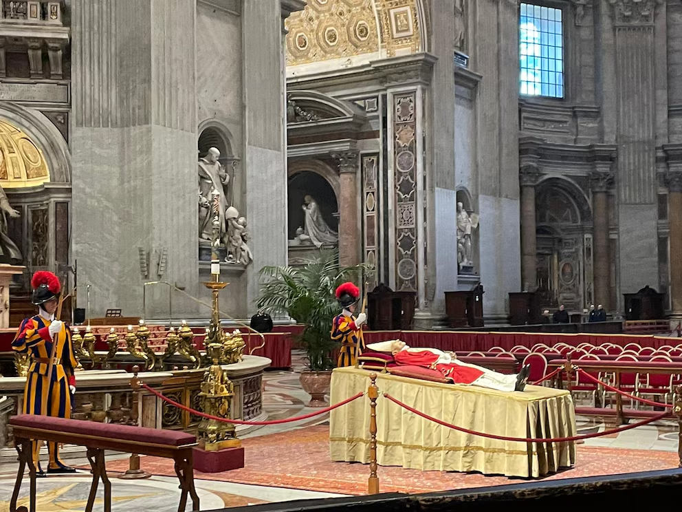 ¿Qué es el catafalco papal que el pontífice Francisco pidió no usar en su funeral?
