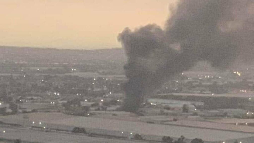 Incendio consume fábrica de frituras y salsas en Tultitlán