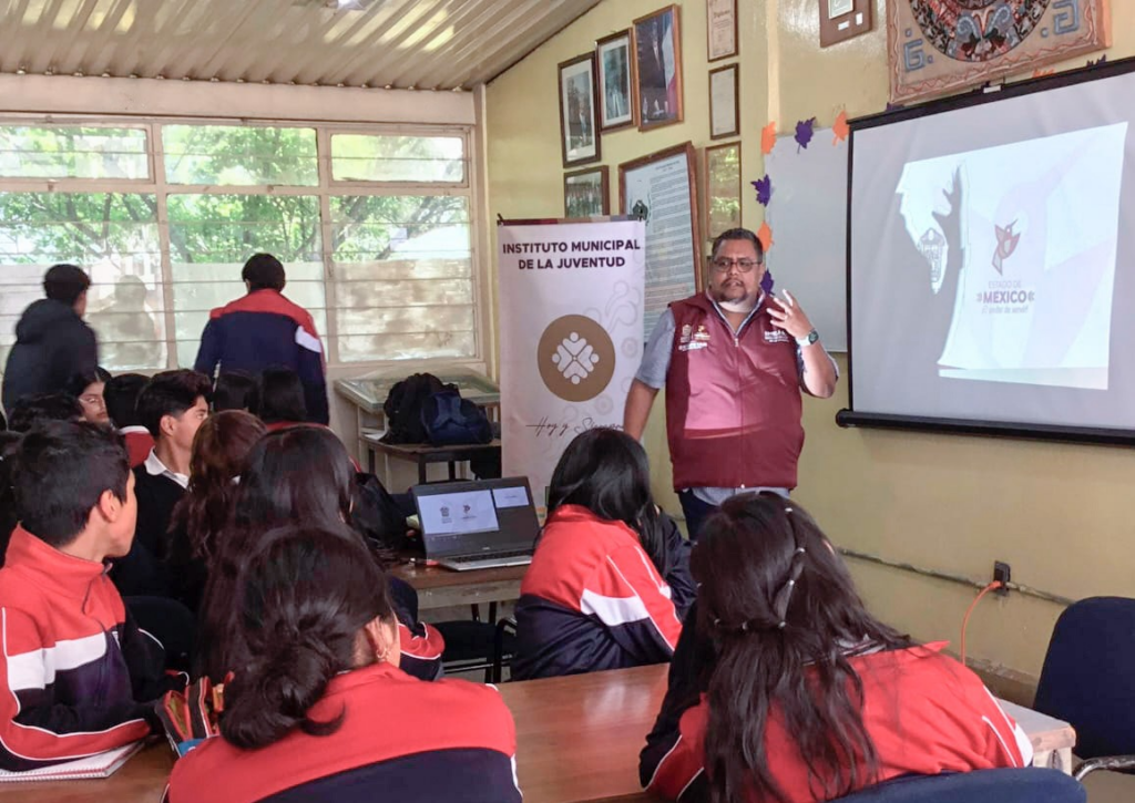 Capacita IMEJ a jóvenes sobre redes sociales seguras y resolución de conflictos