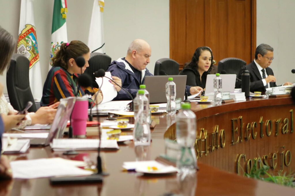 Sesiona Consejo General del IEEM y presenta informe de actividades
