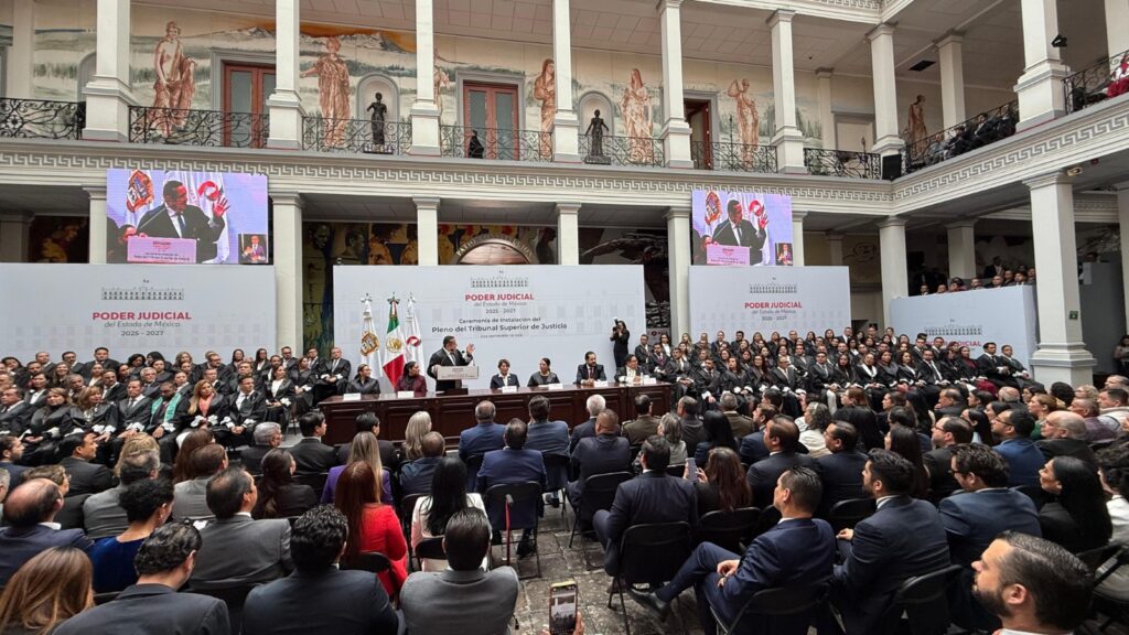 Congresistas acuden a ceremonia de instalación del Pleno del TSJEM
