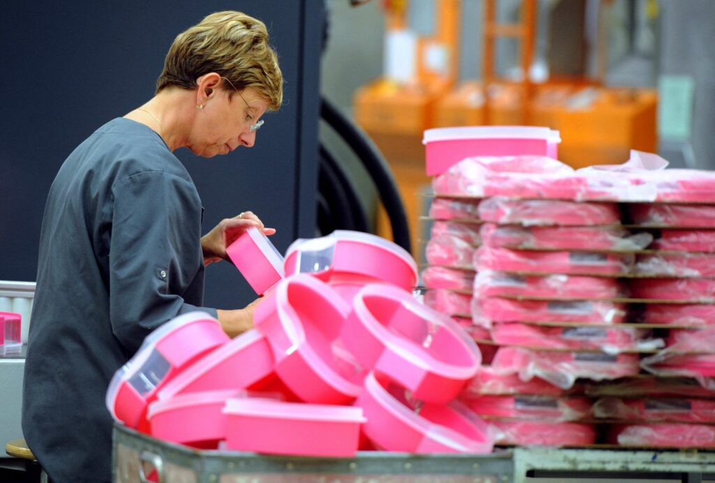 Tupperware, la emblemática empresa de recipientes, se declara en bancarrota en EU
