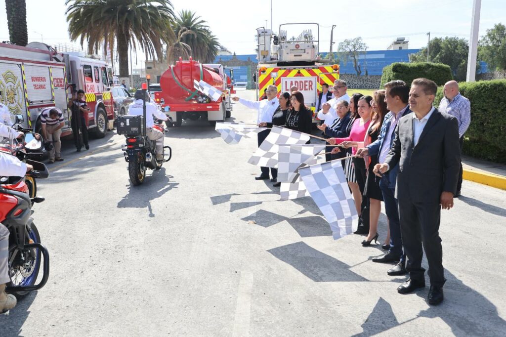 Dan banderazo de salida a nuevas unidades de Protección Civil y Bomberos de Tecámac