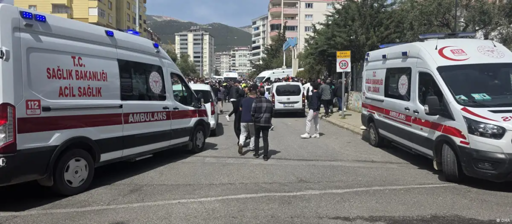 Tiroteo escolar en Turquía deja por lo menos nueve muertos