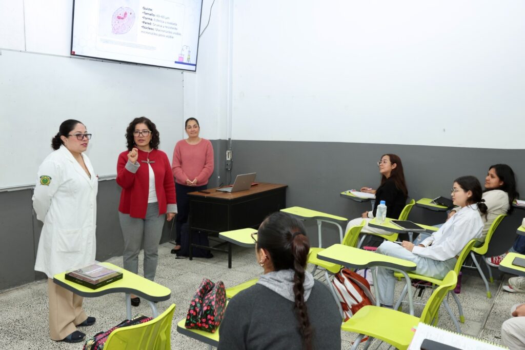 Rectora de la UAEMéx, Patricia Zarza sostuvo diálogo con comunidad estudiantil de la Facultad de Química