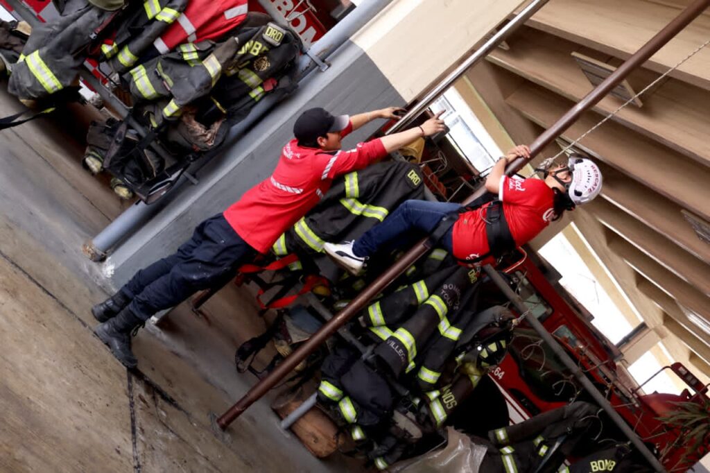 Impulsa Ricardo Moreno la inclusión con actividad para personas con discapacidad en la Central de Bomberos