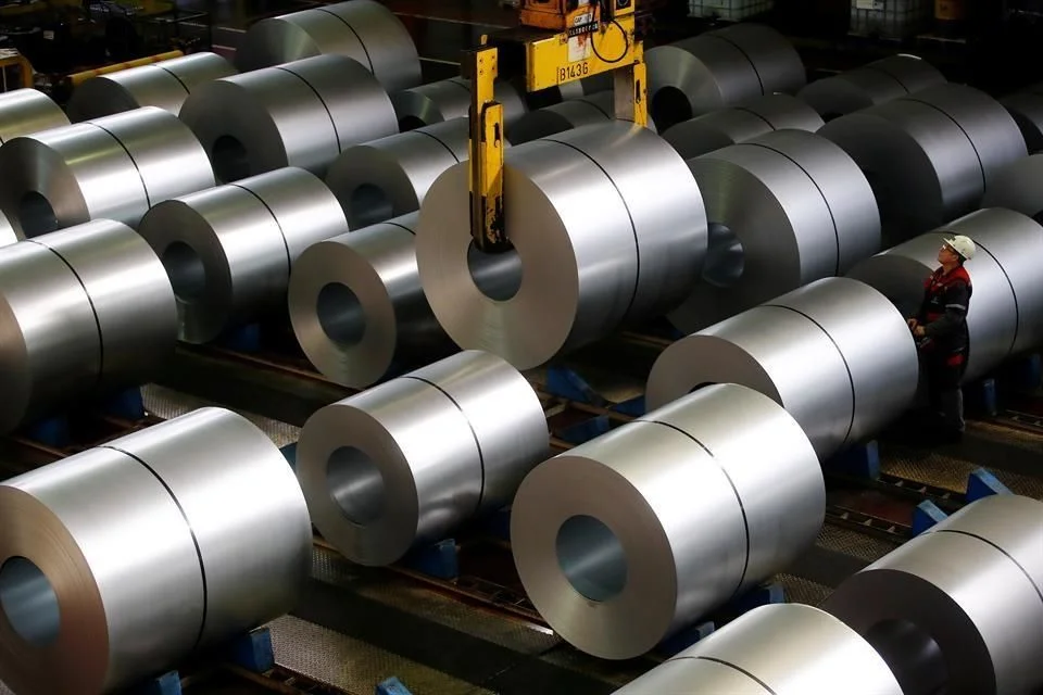 Evalúa Trump bajar algunos aranceles al acero y aluminio: Financial Times