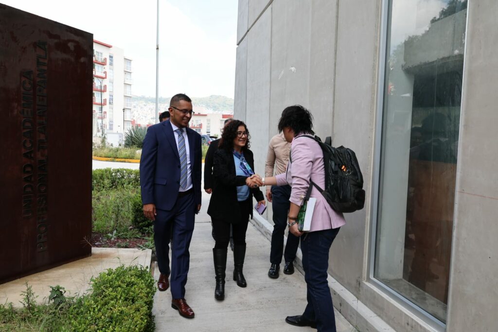 Visita rectora de la UAEMéx la Unidad Académica Profesional de Tlalnepantla; escucha a  estudiantes y trabajadores