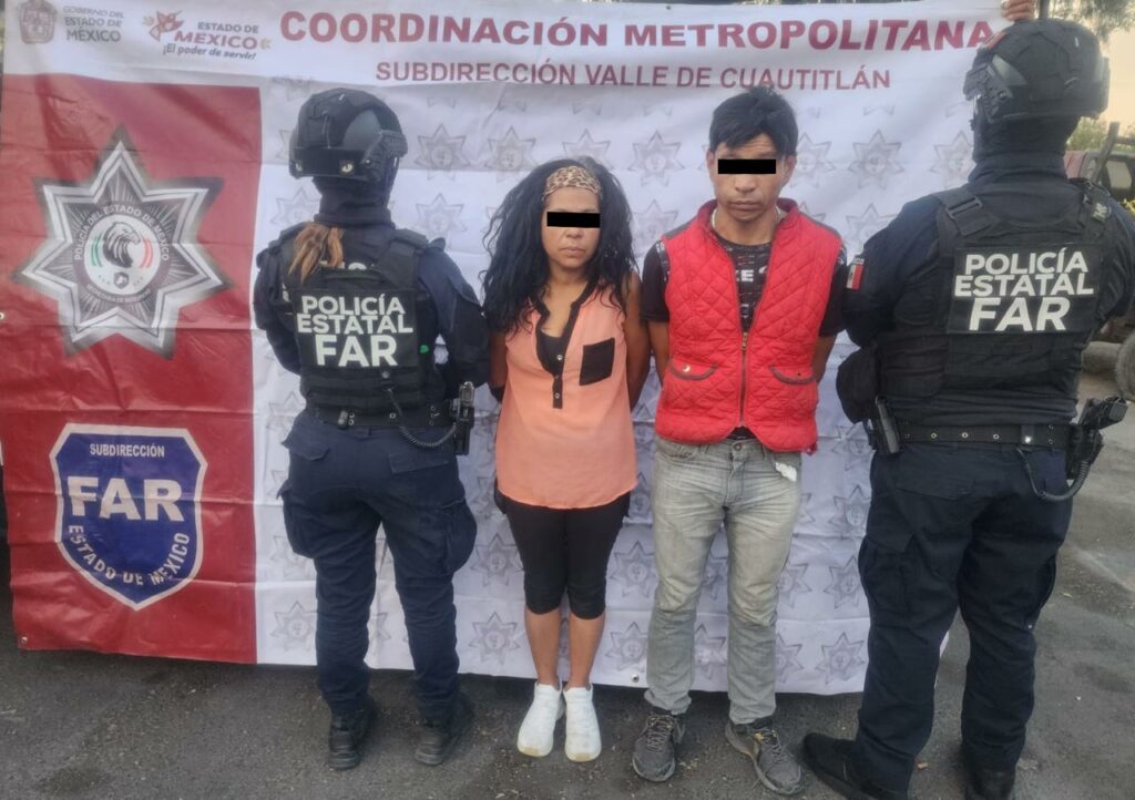 Detienen a pareja que asaltaba comercios con réplica de arma de fuego