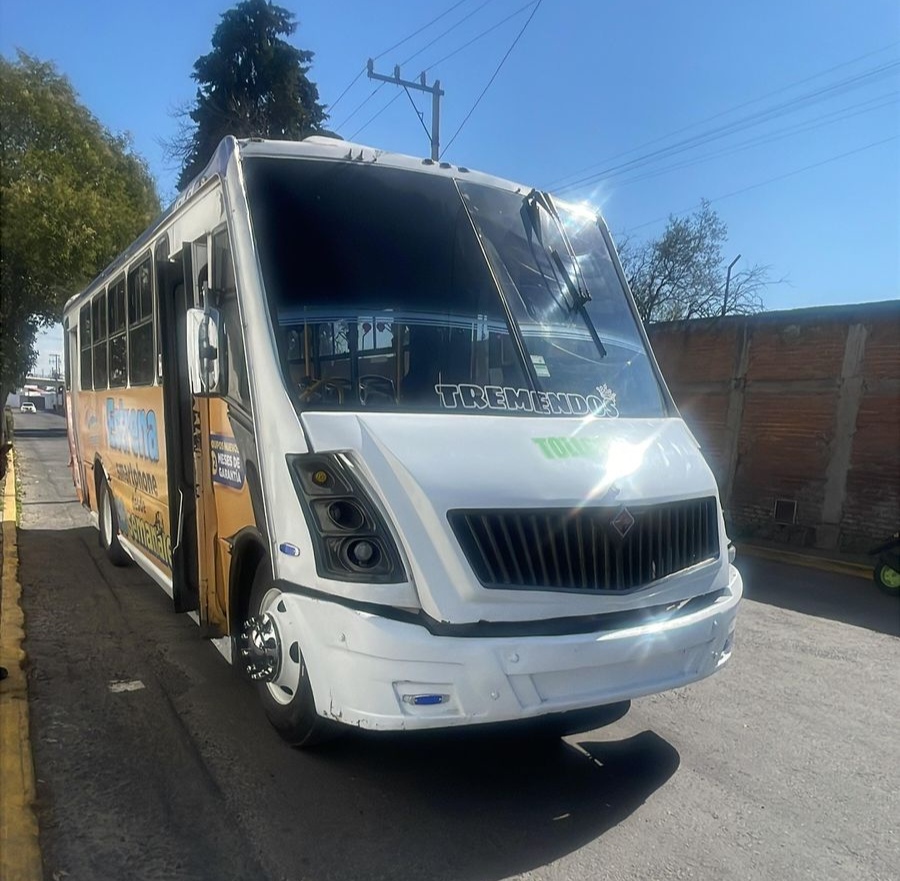 Tras búsqueda aseguran autobús presuntamente involucrado en atropellamiento
