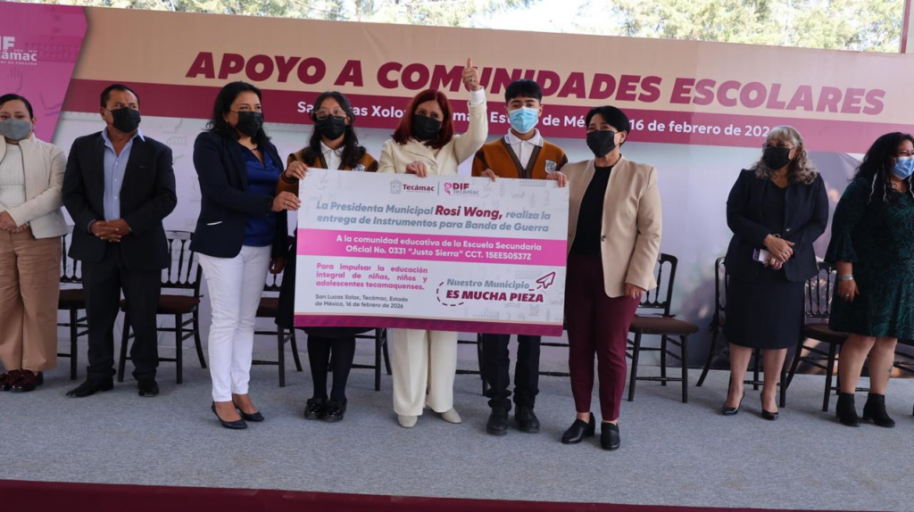 Gobierno municipal equipa a banda de guerra escolar con nuevos instrumentos