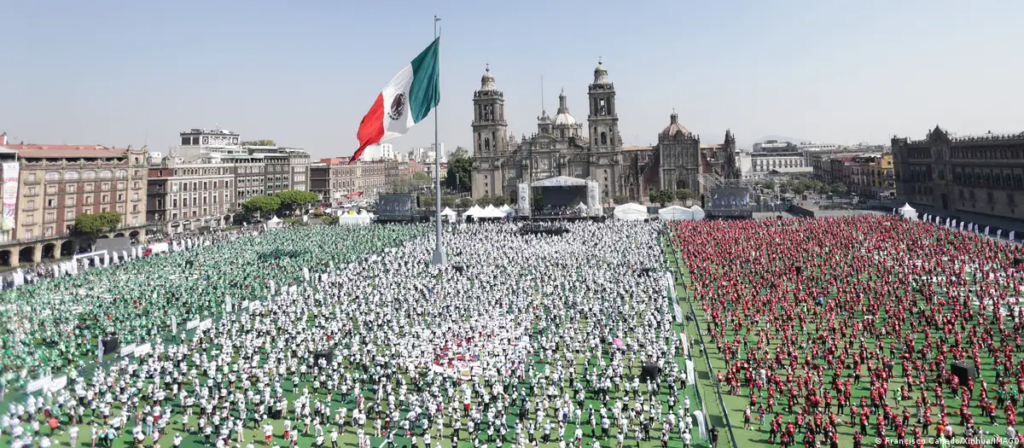 México marcó récord por clase de fútbol más grande del mundo