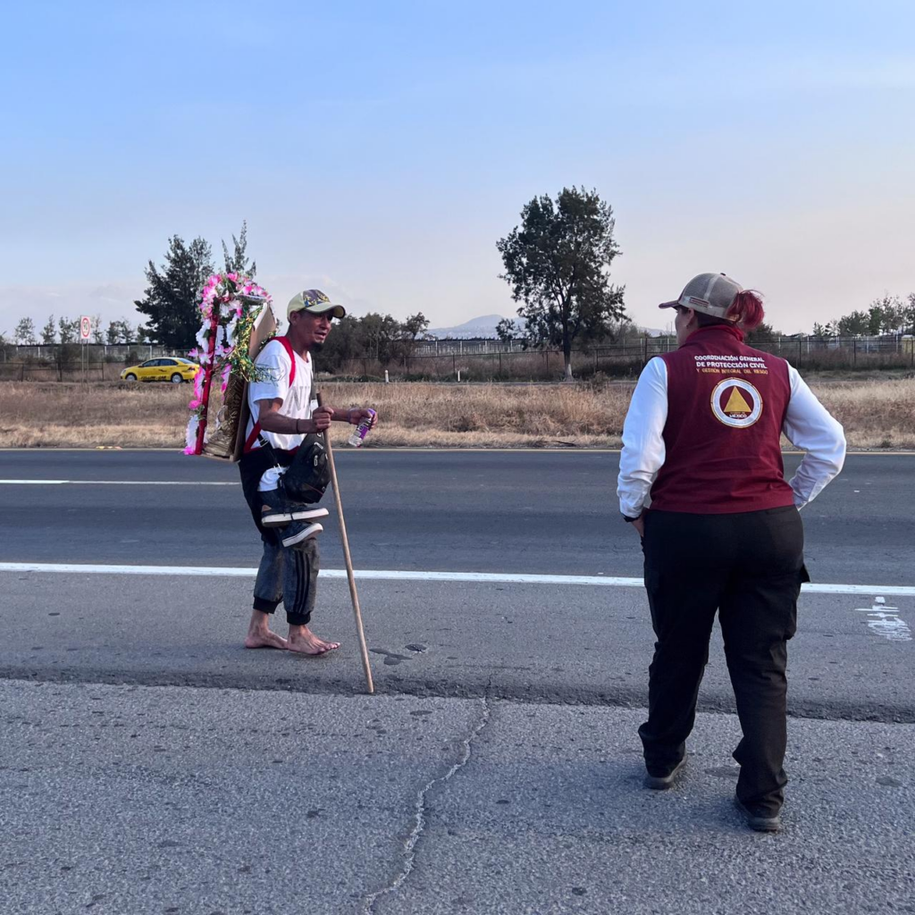 Operativo especial cuida a peregrinos que caminan hacia la Basílica por la carretera Peñón – Texcoco
