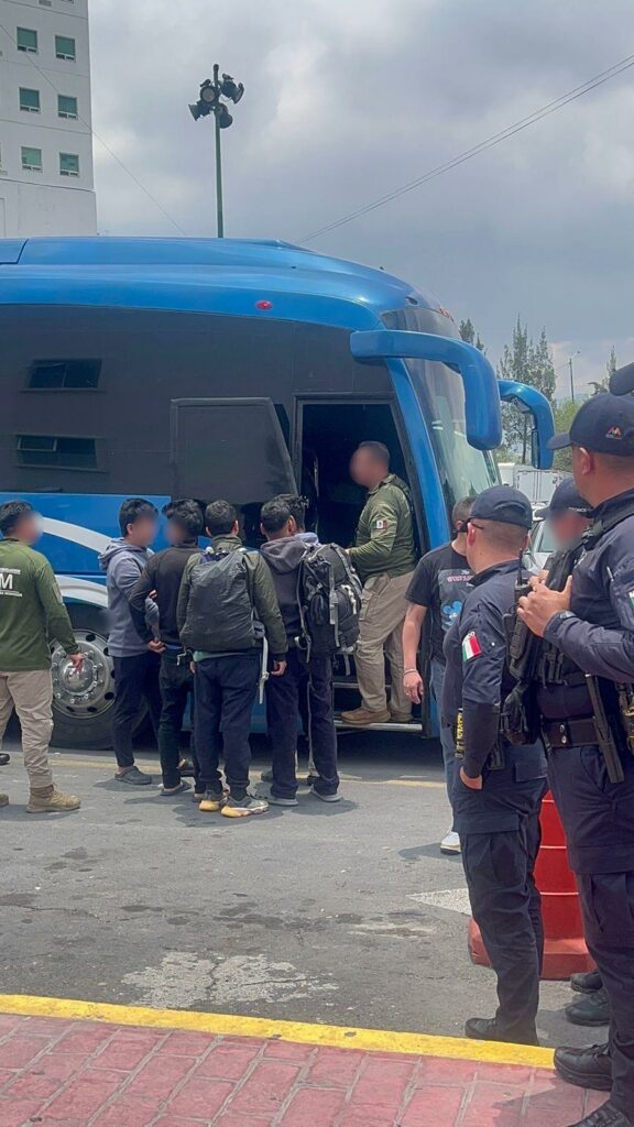 Localizan a 85 extranjeros hacinados en inmueble de Cuautitlán Izcalli