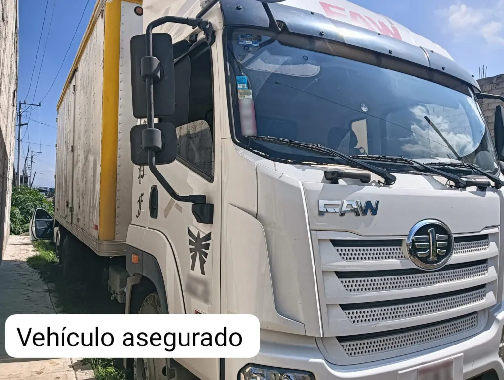 En Tultitlán recuperan camión robado con mercancía valuada en 200 mil pesos